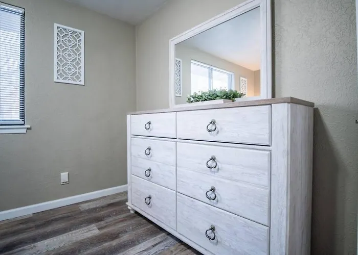 Apartment Wood Cozy 2bd Over The Bridge