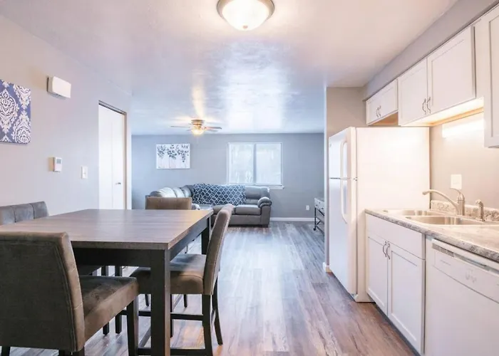 Apartment Wood Cozy 2bd Over The Bridge Peoria