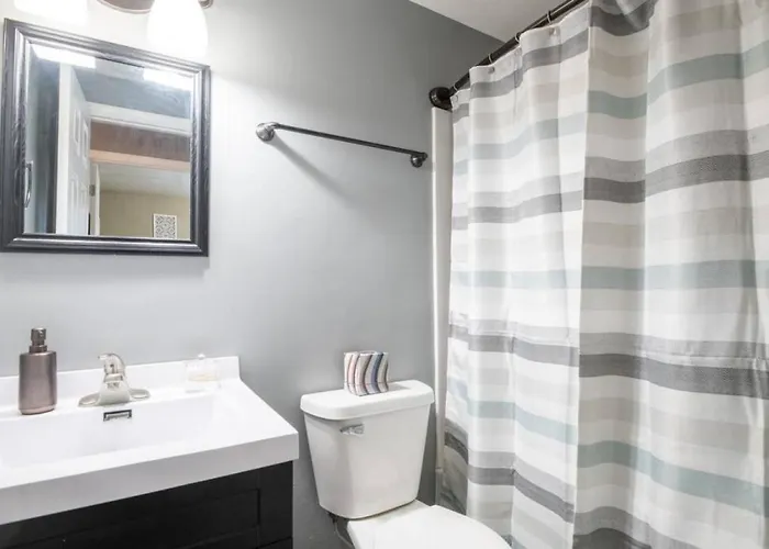 Apartment Wood Cozy 2bd Over The Bridge Peoria