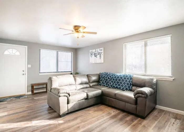 Wood Cozy 2bd Over The Bridge * Peoria